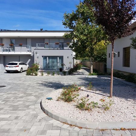 Linden Apartman 001 - Adults Only Mosonmagyarovar Exterior photo