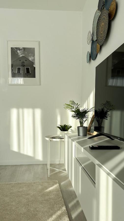 Linden Apartman 001 - Adults Only Mosonmagyarovar Exterior photo